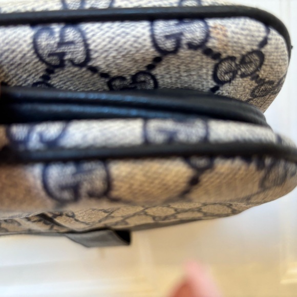 Vintage-Rare- Supreme Gucci Navy/Cream leather authentic Monogram Crossbody Bag - Picture 14 of 17
